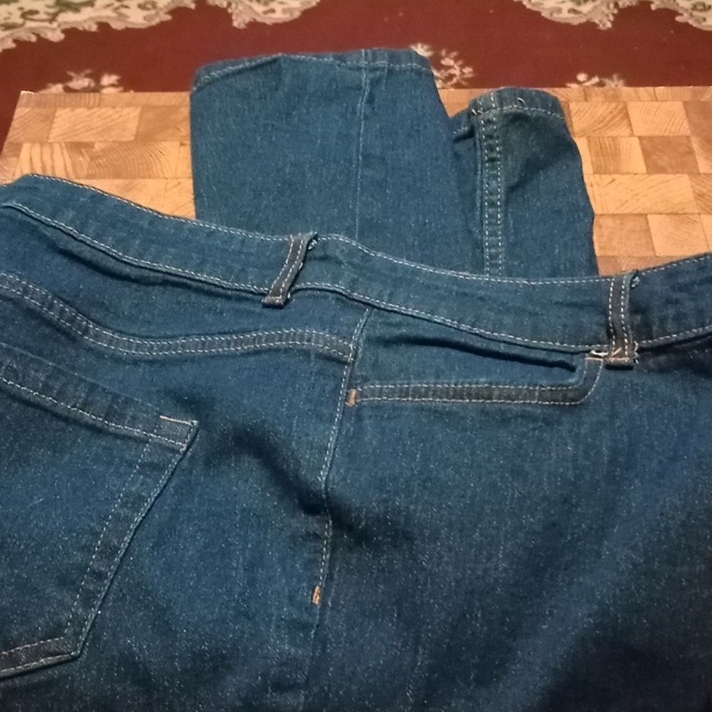 Text Basic stretchy jeans, never worn